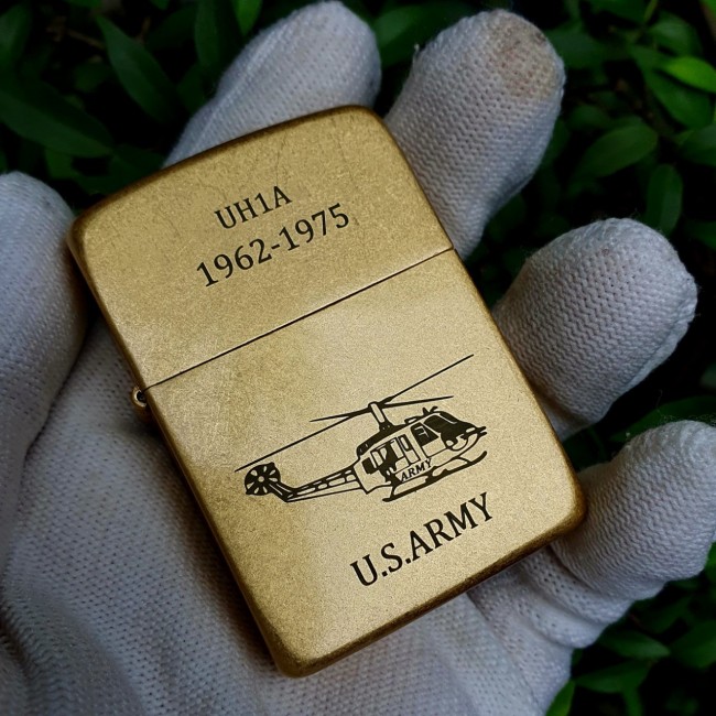 Bật Lửa Zippo Vàng Cổ Góc Bo Tròn Đồng Xi Bụi Giả Cổ US ARMY Góc Bo Tròn Ruột Tráng Men Màu Đen Đáy 