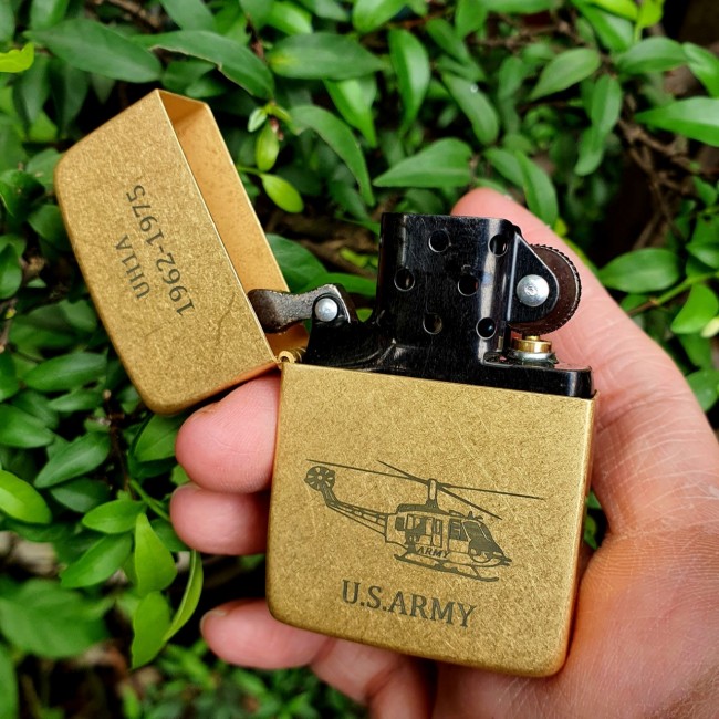 Bật Lửa Zippo Vàng Cổ Góc Bo Tròn Đồng Xi Bụi Giả Cổ US ARMY Góc Bo Tròn Ruột Tráng Men Màu Đen Đáy 