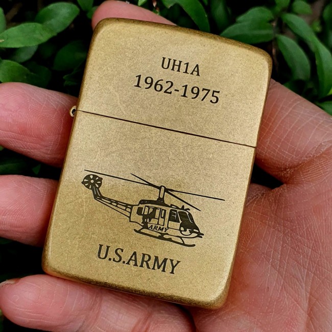 Bật Lửa Zippo Vàng Cổ Góc Bo Tròn Đồng Xi Bụi Giả Cổ US ARMY Góc Bo Tròn Ruột Tráng Men Màu Đen Đáy 