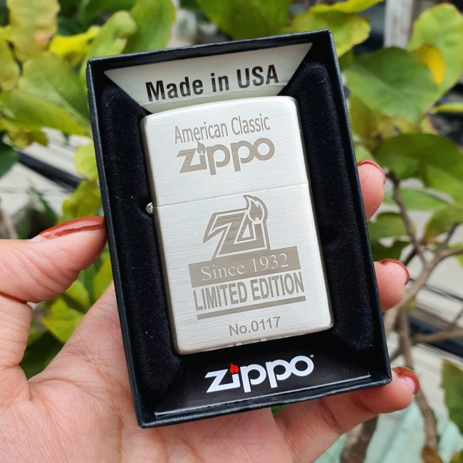 Bật Lửa Zippo Bạc Khối American Classic Đáy Dập Đời 3 Gạch Xéo Đáy Ngược 1977 ( Có Tem Đỏ - Fullbox)