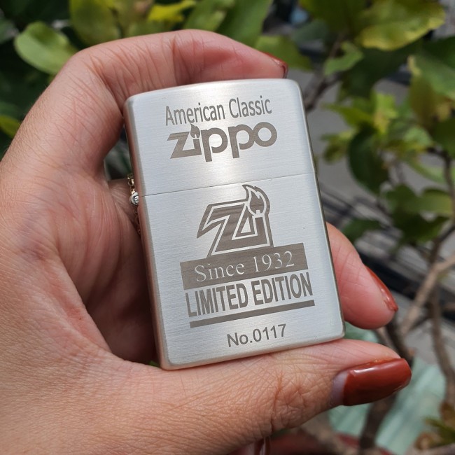 Bật Lửa Zippo Bạc Khối American Classic Đáy Dập Đời 3 Gạch Xéo Đáy Ngược 1977 ( Có Tem Đỏ - Fullbox)