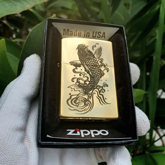 Bật Lửa Zippo Cá Chép Hóa Rồng Đáy Dập Đời E2000-XVI ( Ruột Vàng , Có Tem Đỏ , Fullbox)