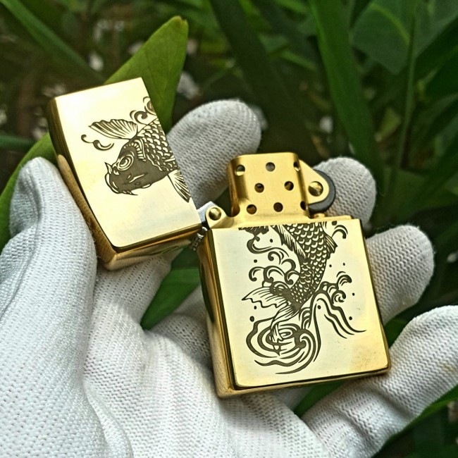 Bật Lửa Zippo Cá Chép Hóa Rồng Đáy Dập Đời E2000-XVI ( Ruột Vàng , Có Tem Đỏ , Fullbox)