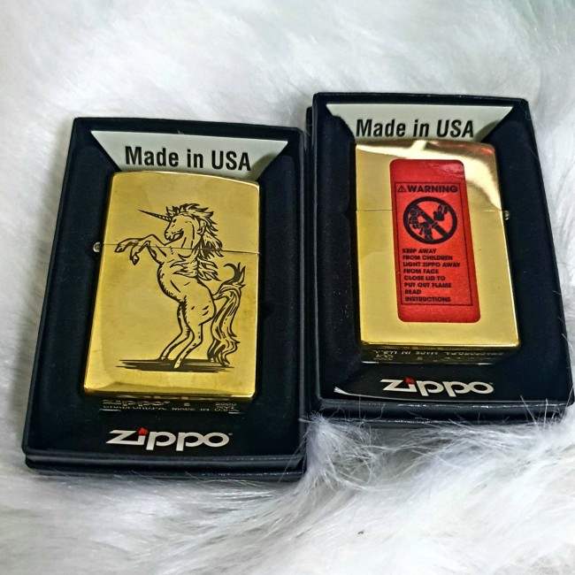 Bật Lửa Zippo Ngựa 1 Sừng Đáy Dập Đời E2000-XVI ( Ruột Vàng , Có Tem Đỏ , Fullbox)