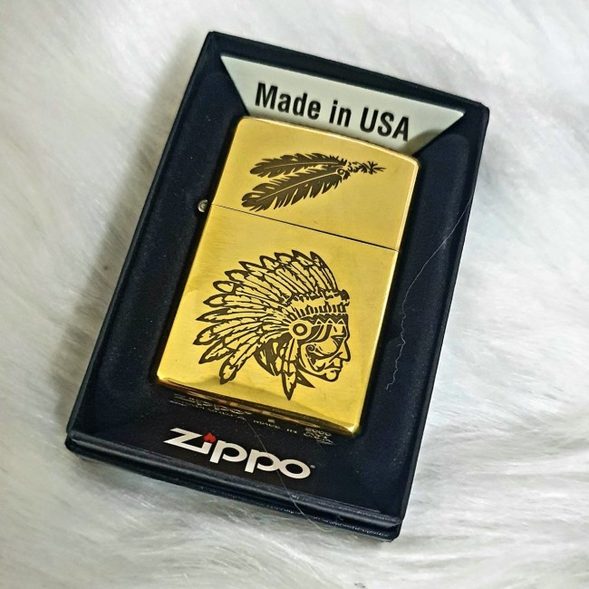 Bật Lửa Zippo Thổ Dân Da Đỏ Đáy Dập Đời E2000-XVI ( Ruột Vàng , Có Tem Đỏ , Fullbox)