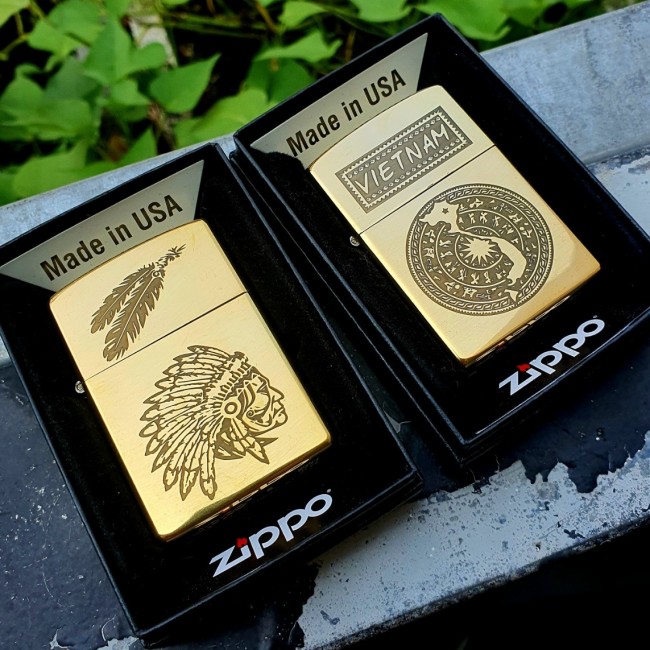 Bật Lửa Zippo Thổ Dân Da Đỏ Đáy Dập Đời E2000-XVI ( Ruột Vàng , Có Tem Đỏ , Fullbox)