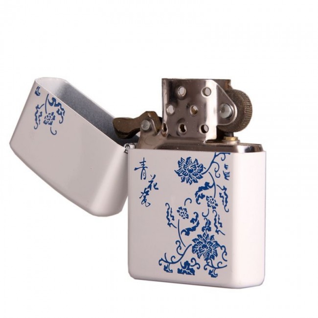 Bật Lửa Zippo Trắng Hoa Văn Xanh Đời La Mã H-IV ( Có Tem Đỏ )