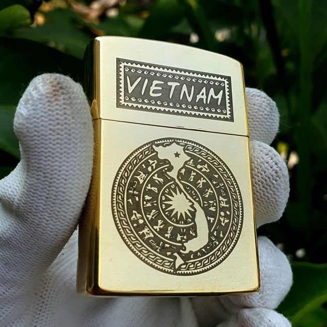 Bật Lửa Zippo Trống Đồng Việt Nam Đáy Dập Đời E2000-XVI ( Ruột Vàng , Có Tem Đỏ , Fullbox)