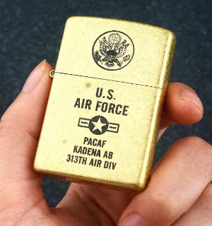 Bật Lửa Zippo Vàng Giả Cổ U.S AIRFORCE Đời La Mã H-IV ( Có Tem Đỏ ) KÈM HỘP Tặng Kèm Xăng Mini + Đá 