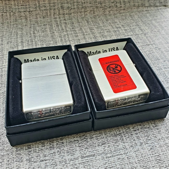 Bật Lửa Zippo Bạc Đáy Dập Đời 3 Gạch Xéo Đáy Ngược 1977 ( Có Tem Đỏ - Fullbox)