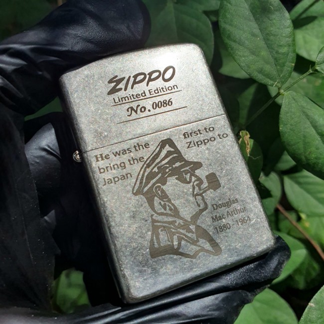 Bật Lửa Zippo Bạc Giả Cổ Đại Tướng Mỹ Đáy Dập Đời E2000-XVI ( Có Tem Đỏ ) KÈM HỘP Tặng Kèm Xăng Mini