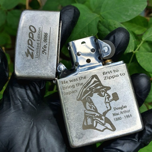 Bật Lửa Zippo Bạc Giả Cổ Đại Tướng Mỹ Đáy Dập Đời E2000-XVI ( Có Tem Đỏ ) KÈM HỘP Tặng Kèm Xăng Mini