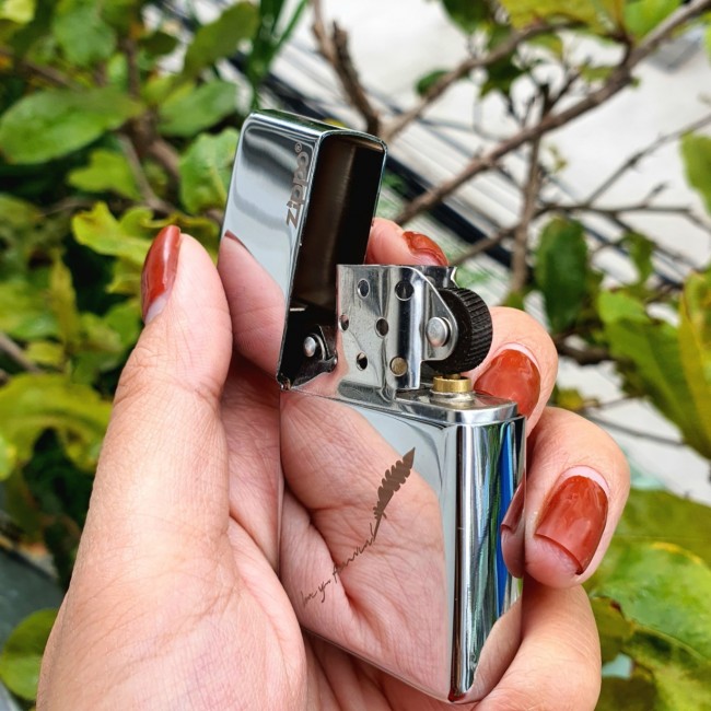 Bật Lửa Zippo Bạc I LOVE YOU Đáy Dập Đời La Mã E2000-XVI ( Có Tem Đỏ - Fullbox)