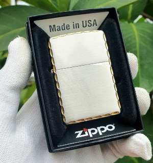 Bật Lửa Zippo Bạc Viền Vàng Đời Gạch Xéo Đáy Ngược 1977- Mẫu Trơn ( Có Tem Đỏ - Fullbox)