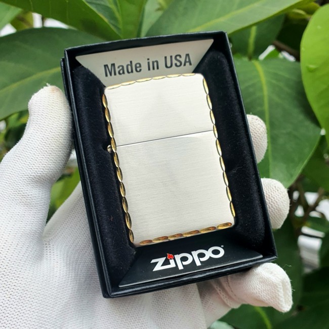 Bật Lửa Zippo Bạc Viền Vàng Đời Gạch Xéo Đáy Ngược 1977- Mẫu Trơn ( Có Tem Đỏ - Fullbox)