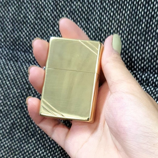 Bật Lửa Zippo Đồng Chặt Góc 2 Mặt Đáy Dập Ngược Gạch Xéo Đời 1977 Ruột Vàng ( Có Tem Đỏ - Fullbox )