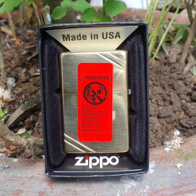 Bật Lửa Zippo Đồng Chặt Góc 2 Mặt Đáy Dập Ngược Gạch Xéo Đời 1977 Ruột Vàng ( Có Tem Đỏ - Fullbox )