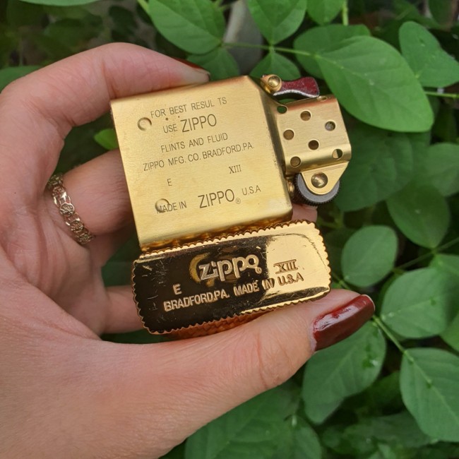 Bật Lửa Zippo Rồng Cẩn Ngọc Màu Bạc Mộc Đáy Ngược Đời La Mã E2000-XIII ( Ruột Vàng - Có Hộp)