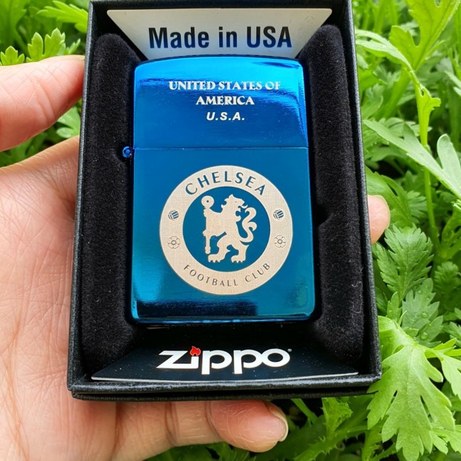 Bật Lửa Zippo Đội Bóng Chelsea Đời La Mã E2000-XVI ( Có Tem Đỏ ) KHÔNG KÈM HỘP ZIPPO
