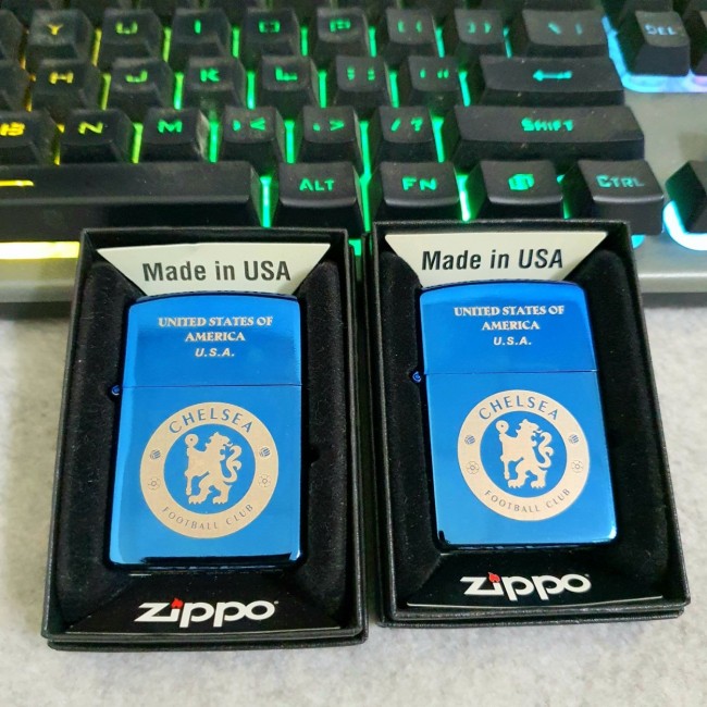 Bật Lửa Zippo Đội Bóng Chelsea Đời La Mã E2000-XVI ( Có Tem Đỏ ) KHÔNG KÈM HỘP ZIPPO