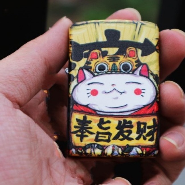 Bật Lửa Zippo Mỹ Nhật Sơn Tĩnh Điện 6 Mặt Phiên Bản Nhật - HÌNH MÈO THẦN TÀI VÀNG