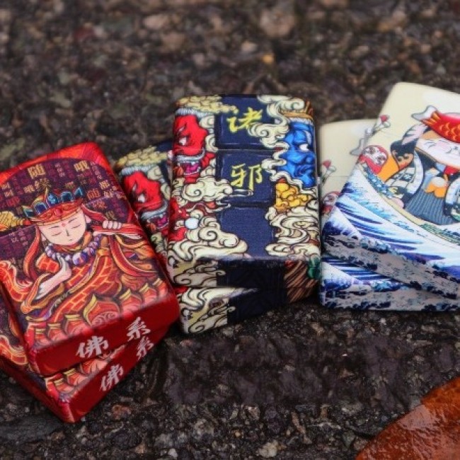 Bật Lửa Zippo Mỹ Nhật Sơn Tĩnh Điện 6 Mặt Phiên Bản Nhật - HÌNH KỲ MÈO LƯỚT SÓNG BIỂN