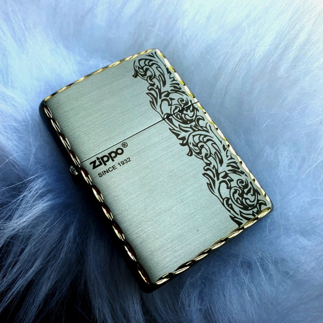 Bật Lửa Zippo Bạc Viền Vàng Hoa Văn Đời Gạch Xéo Đáy Ngược 1977 ( Có Tem Đỏ - Fullbox)