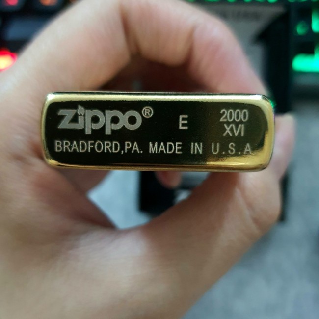 Bật Lửa Zippo Đội Bóng CLB Liverpool Đời La Mã E2000-XVI ( Có Tem Đỏ ) KHÔNG KÈM HỘP ZIPPO