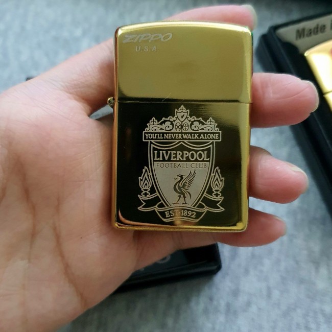 Bật Lửa Zippo Đội Bóng CLB Liverpool Đời La Mã E2000-XVI ( Có Tem Đỏ ) KHÔNG KÈM HỘP ZIPPO