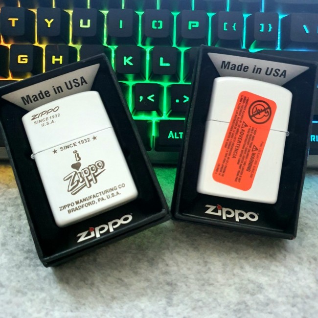 Bật Lửa Zippo Manufacturing Since 1932 Màu Trắng ( Có Tem Đỏ ) KHÔNG KÈM HỘP ZIPPO