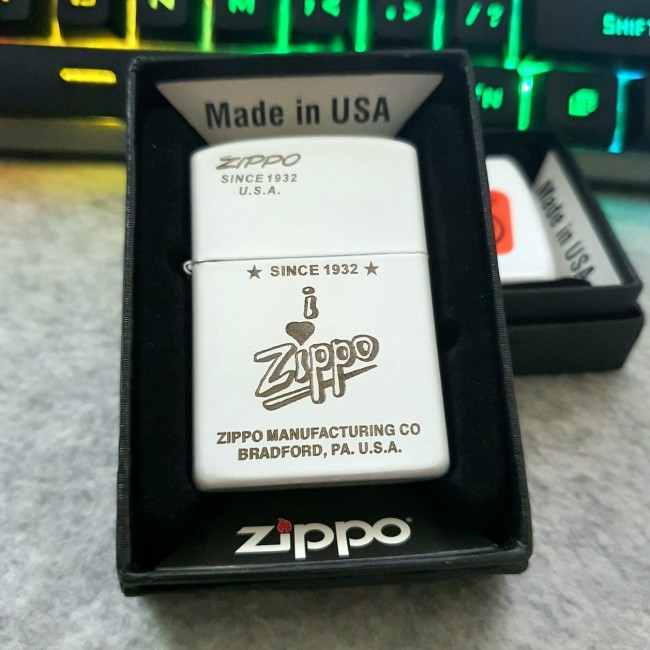 Bật Lửa Zippo Manufacturing Since 1932 Màu Trắng ( Có Tem Đỏ ) KHÔNG KÈM HỘP ZIPPO