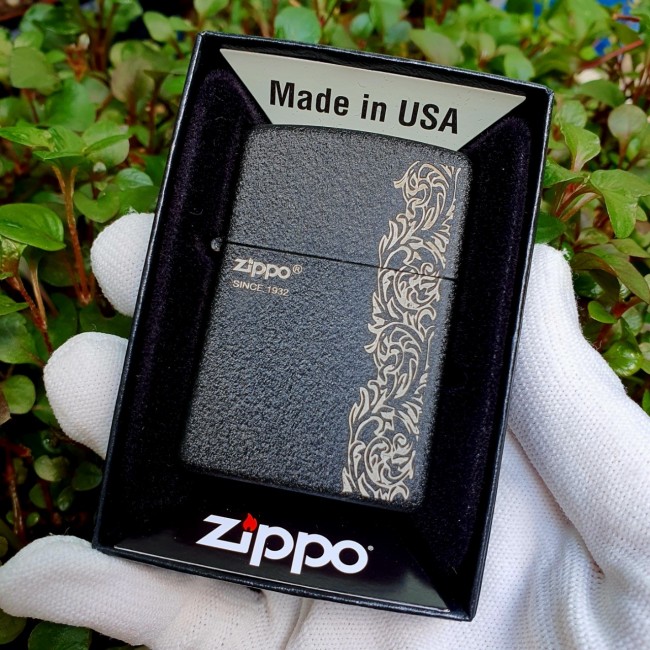 Bật Lửa Zippo Đen Nhám Hoa Văn Đời La Mã E2000-XVI ( Có Tem Đỏ ) KÈM HỘP ZIPPO