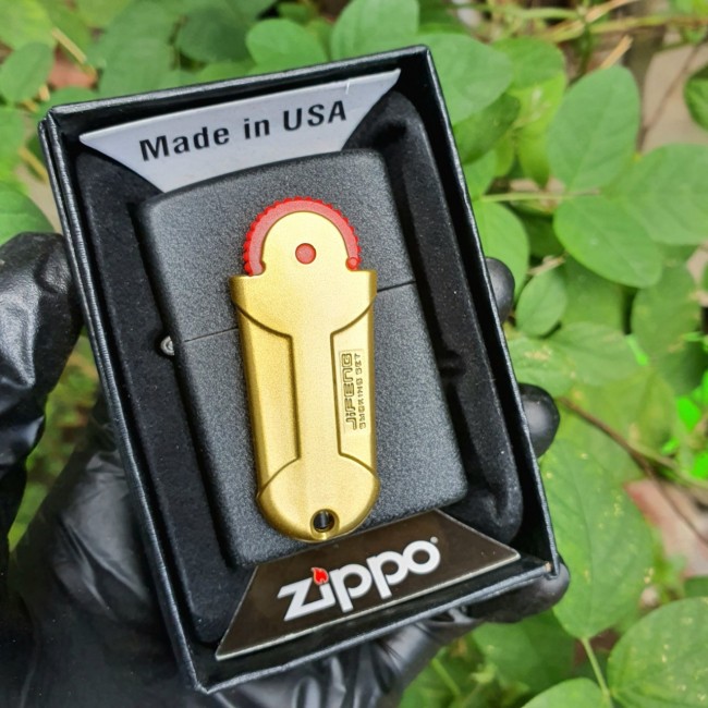 Bật Lửa Zippo Đen Nhám Emblem Vỉ Đá Vàng Mộc Đáy Vàng Chữ Ngược Gạch Xéo Năm 1977