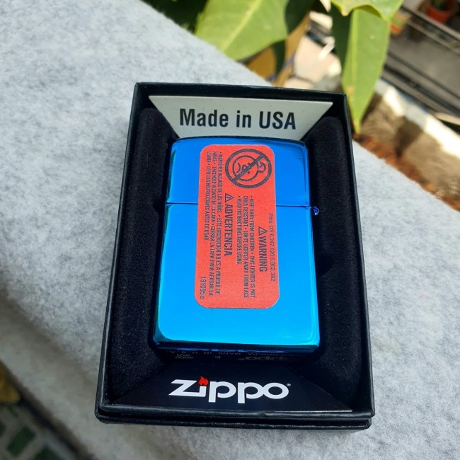 Bật Lửa Zippo Đội Bóng CLB ManChesTer Đời La Mã E2000-XVI ( Có Tem Đỏ ) KHÔNG KÈM HỘP ZIPPO