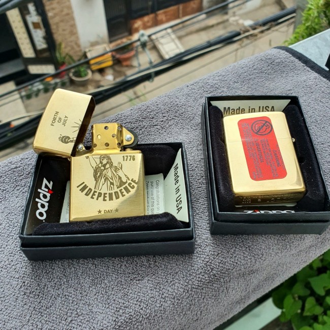 Bật Lửa Zippo Mỹ Đồng Nữ Thần Tự Do 1776 Đáy Lõm Đời E-XVI ( Ruột Vàng , Có Tem Đỏ , Fullbox)