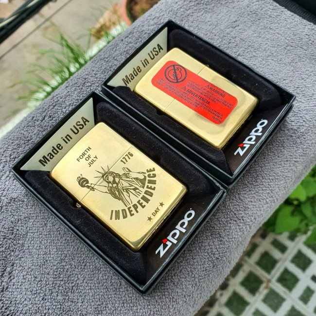 Bật Lửa Zippo Mỹ Đồng Nữ Thần Tự Do 1776 Đáy Lõm Đời E-XVI ( Ruột Vàng , Có Tem Đỏ , Fullbox)