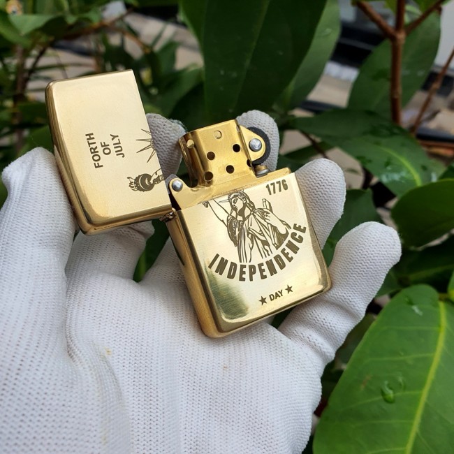 Bật Lửa Zippo Mỹ Đồng Nữ Thần Tự Do 1776 Đáy Lõm Đời E-XVI ( Ruột Vàng , Có Tem Đỏ , Fullbox)