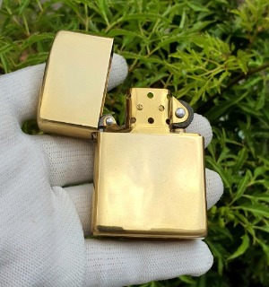 Bật Lửa Zippo Mỹ Đồng Vàng Trơn Đáy Lõm Đời E-XVI ( Ruột Vàng , Có Tem Đỏ , Fullbox)